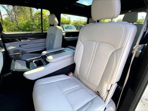 Certified 2025 Jeep Grand Wagoneer 4WD image 19