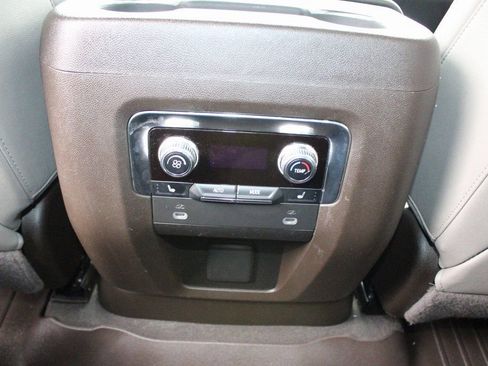 Used 2022 GMC Yukon SLT w/ SLT Premium Package AWD/4WD image 57