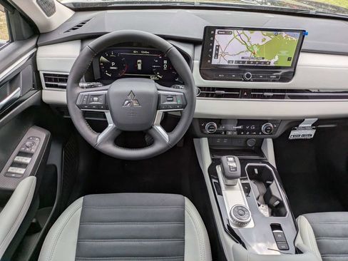 New 2026 Mitsubishi Outlander SE image 17