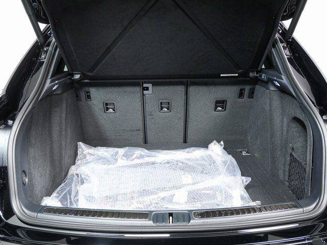 Certified 2026 Porsche Macan AWD/4WD image 31