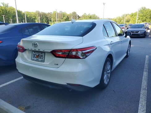 Used 2020 Toyota Camry LE image 10