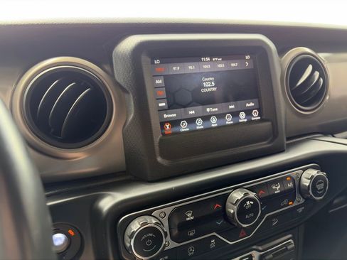 Used 2019 Jeep Wrangler Unlimited Sport S AWD/4WD image 21