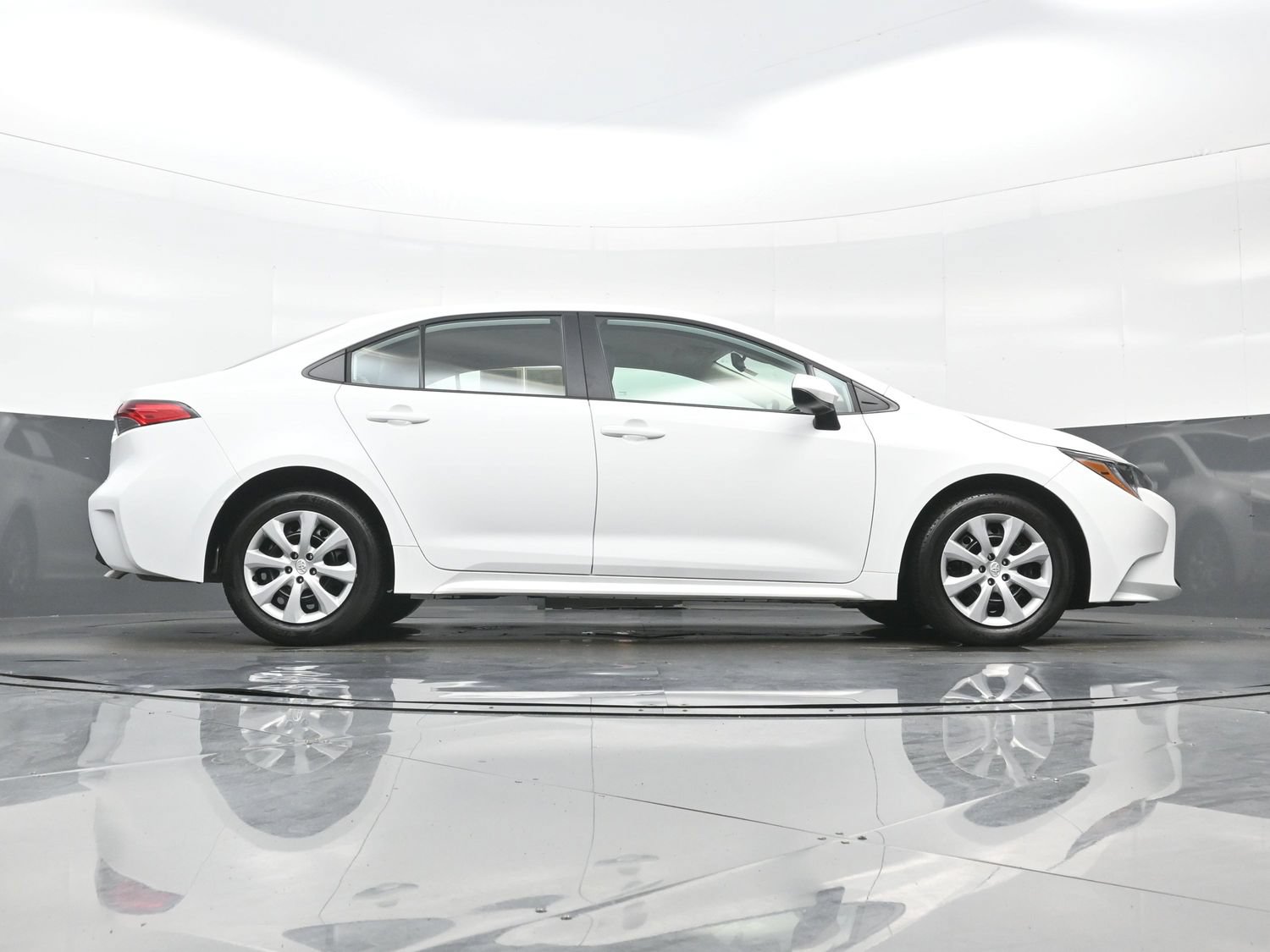 Used 2025 Toyota Corolla LE FWD image 31