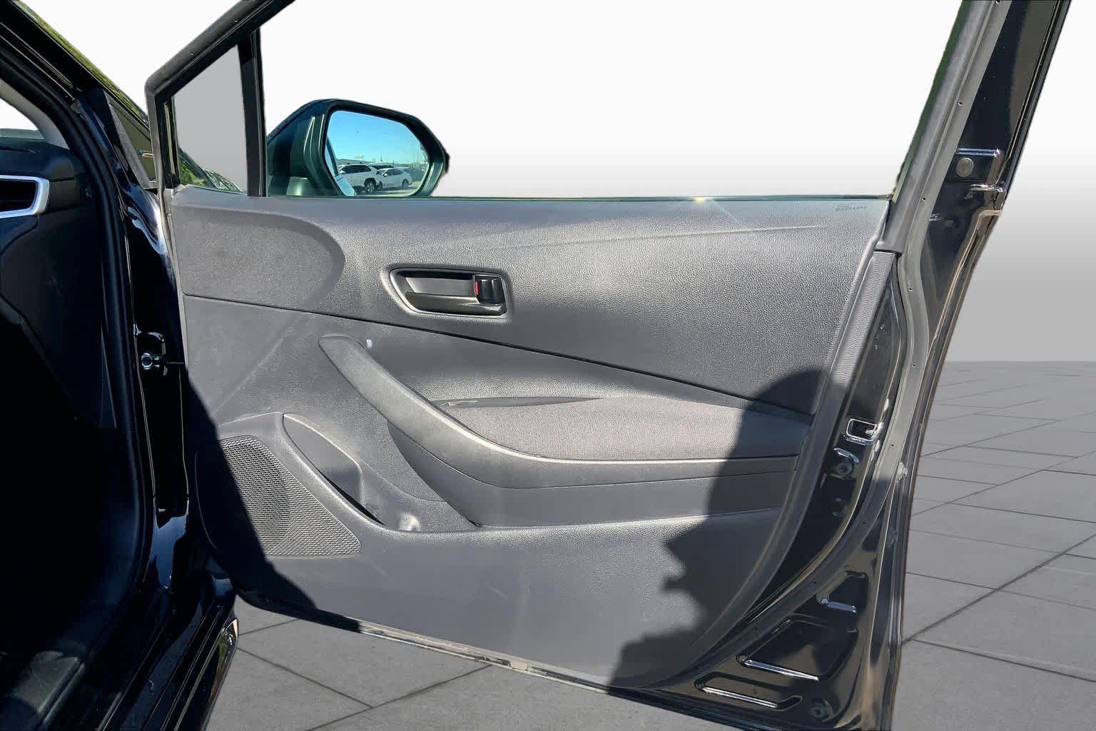 Used 2025 Toyota Corolla LE FWD image 22