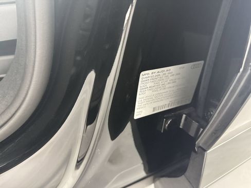 Used 2025 Audi Q5 Premium Plus w/ Premium Plus image 39