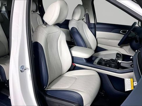 New 2026 Kia Carnival EX FWD image 12