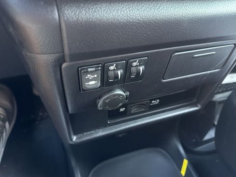 Used 2017 Toyota Sienna Limited Premium image 6