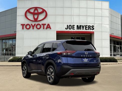 Used 2023 Nissan Rogue SV image 8