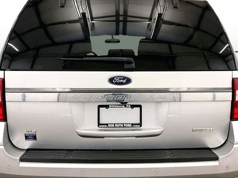 Used 2017 Ford Expedition XLT image 5