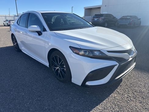 Used 2023 Toyota Camry SE w/ Audio Upgrade Package FWD image 3