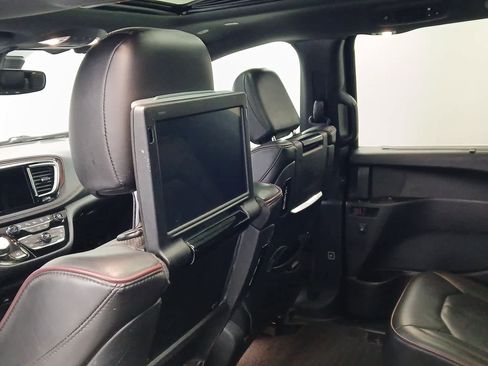 Used 2020 Chrysler Pacifica Limited image 16