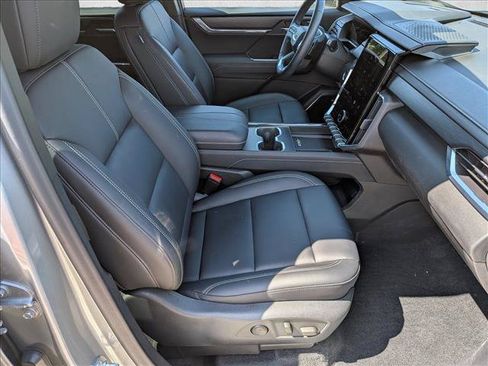 Used 2024 GMC Acadia Elevation FWD image 25