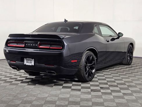 Used 2016 Dodge Challenger SXT w/ Blacktop Package image 5