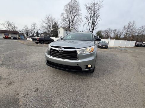 Used 2015 Toyota Highlander XLE image 2