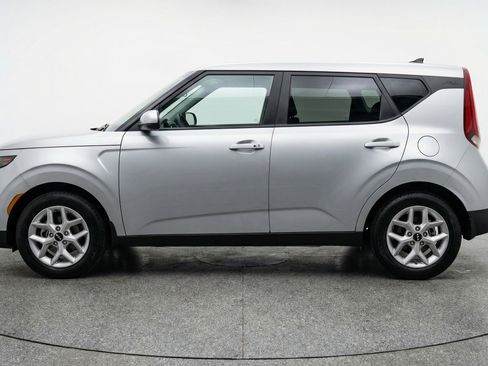 Used 2025 Kia Soul LX w/ LX Technology Package FWD image 5