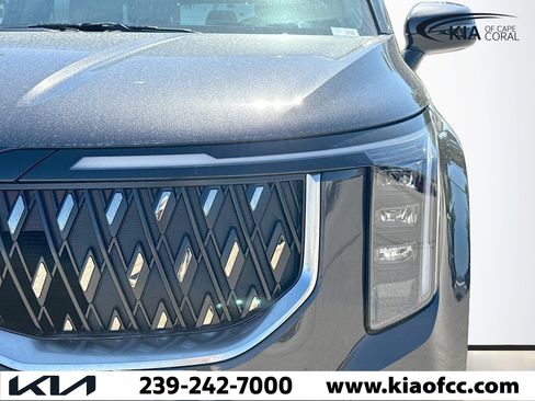 New 2026 Kia Carnival FWD image 8