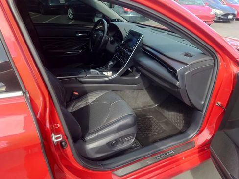 Used 2022 Toyota Avalon Limited image 10