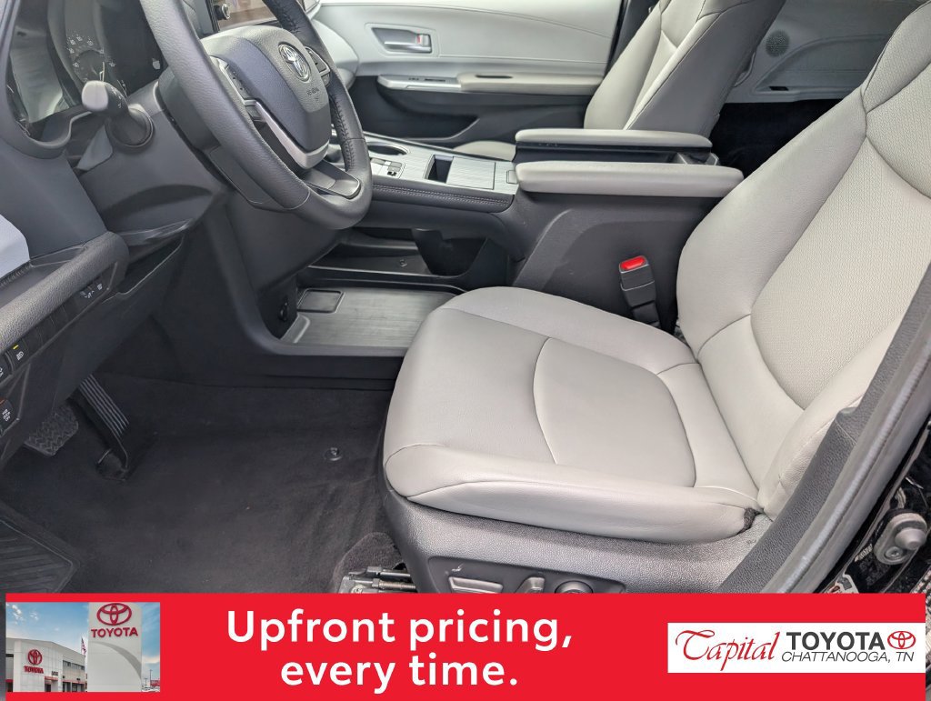 Used 2026 Toyota Sienna XLE FWD image 16