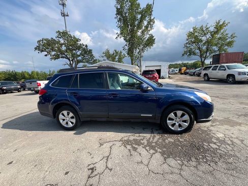 Used 2010 Subaru Outback 2.5i Limited AWD/4WD image 5