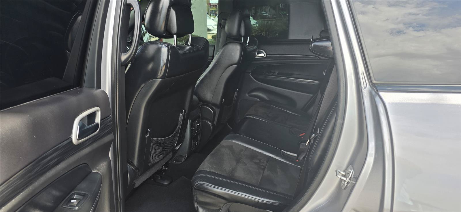 Used 2020 Jeep Grand Cherokee Altitude AWD/4WD image 13
