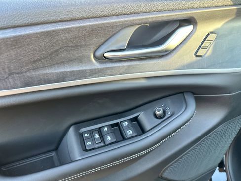 New 2025 Jeep Grand Cherokee Limited w/ Black Appearance Package RWD image 13