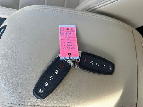 Used 2016 Ford Taurus Limited image 18