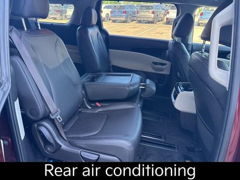Certified 2024 Kia Carnival EX FWD image 7