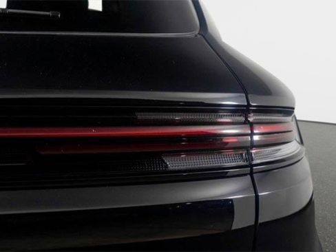 Used 2024 Porsche Cayenne Base image 29