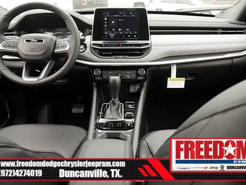 New 2025 Jeep Compass Latitude image 11