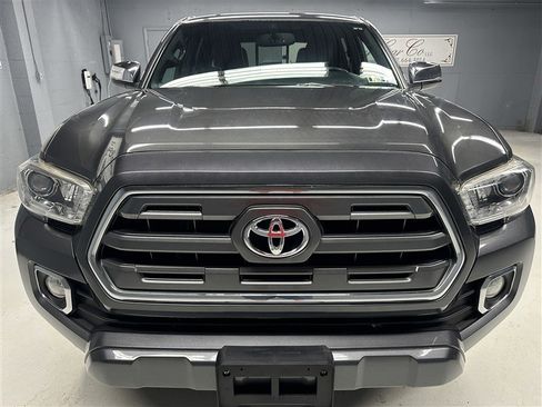 Used 2016 Toyota Tacoma Limited image 10