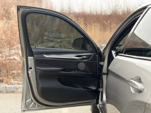 Used 2017 BMW X6 M Sports Activity Coupe image 11