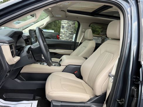 Used 2024 Ford Expedition Max Limited AWD/4WD image 9