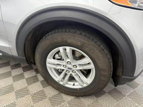 Used 2024 Ford Explorer XLT RWD image 13