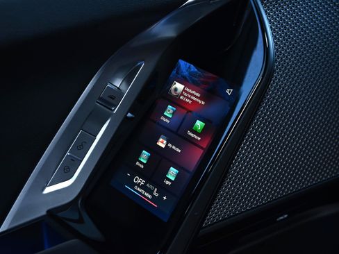 Certified 2024 BMW 760i xDrive w/ Executive Package image 27