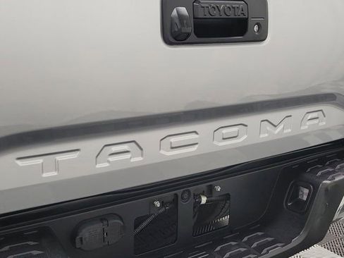 Used 2021 Toyota Tacoma SR5 RWD image 7
