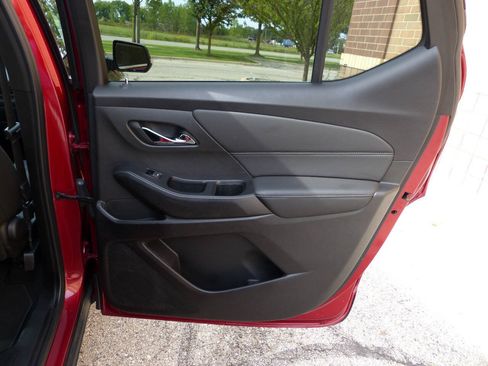 Used 2023 Chevrolet Traverse LT FWD image 43