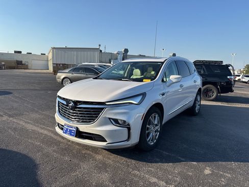 Used 2022 Buick Enclave Premium w/ Experience Buick Package image 2