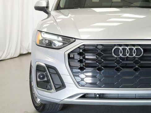 Used 2023 Audi Q5 2.0T Premium w/ Convenience Package AWD/4WD image 35
