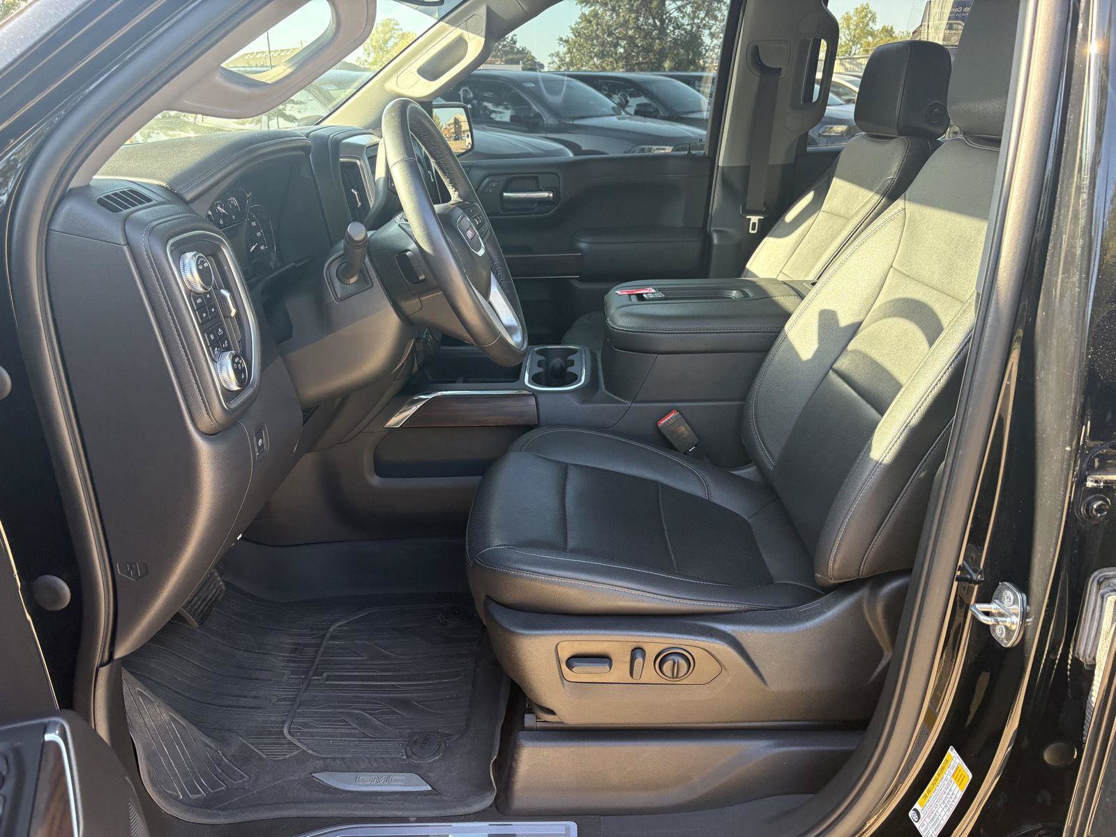 Used 2022 GMC Sierra 1500 SLT w/ SLT Premium Package AWD/4WD image 3