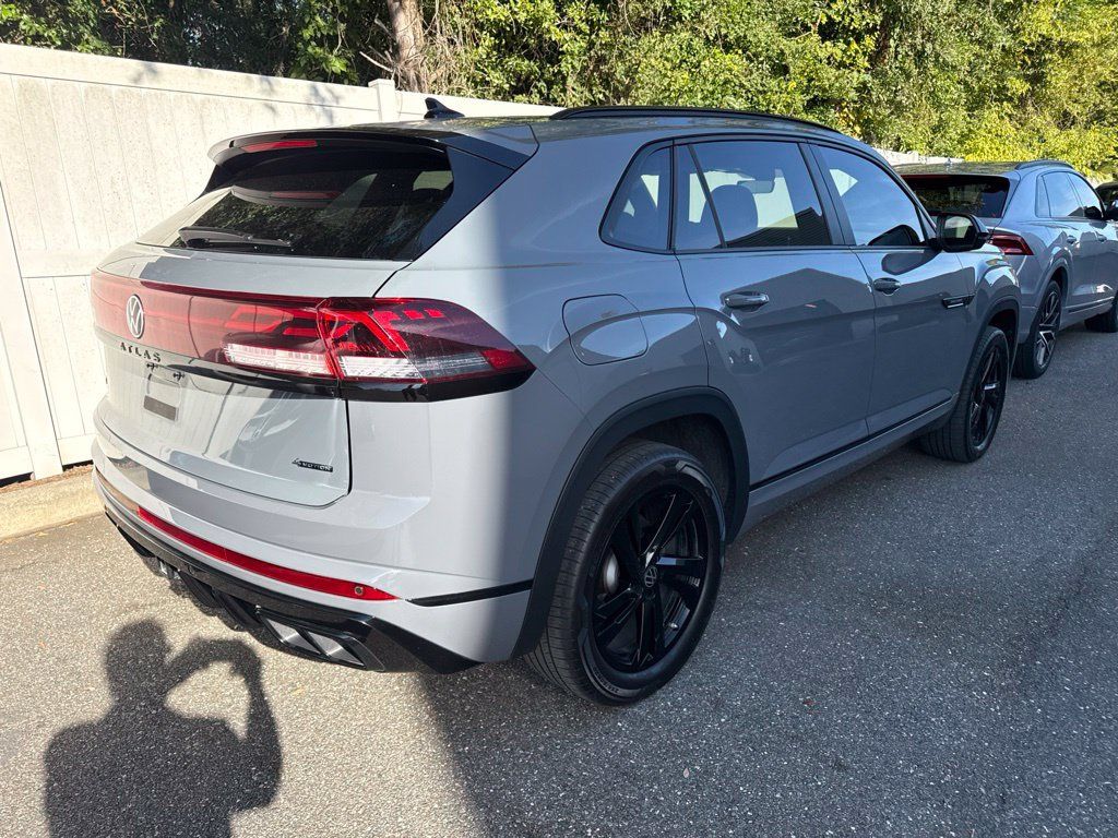 Used 2025 Volkswagen Atlas Cross Sport SEL R-Line AWD/4WD image 3