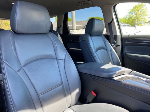 Used 2020 Buick Enclave Essence FWD image 17