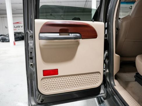 Used 2005 Ford F350 4x4 Crew Cab DRW Super Duty image 36