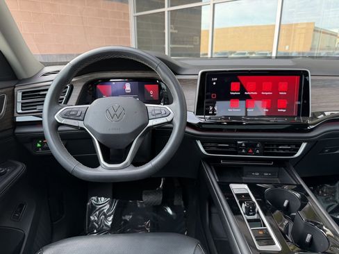 Used 2024 Volkswagen Atlas SEL image 16
