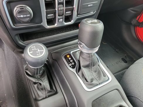 Used 2025 Jeep Wrangler Unlimited Sport AWD/4WD image 24