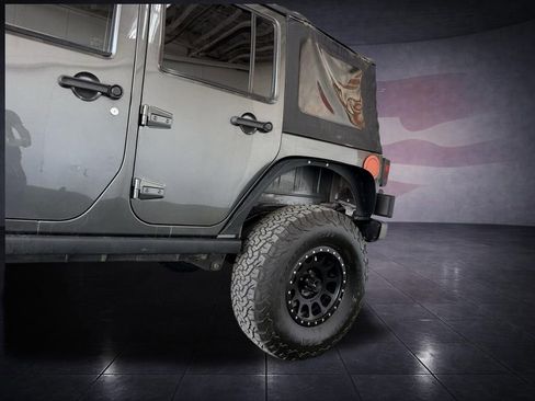 Used 2016 Jeep Wrangler Unlimited Sahara image 4