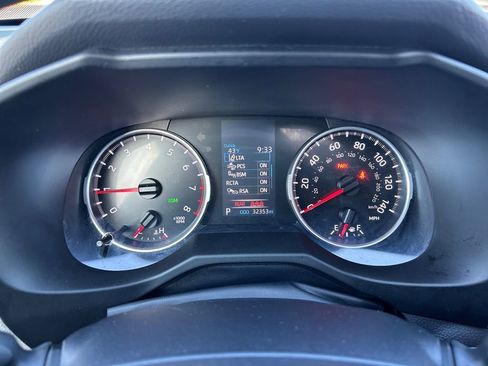 Used 2019 Toyota RAV4 XLE Premium image 16