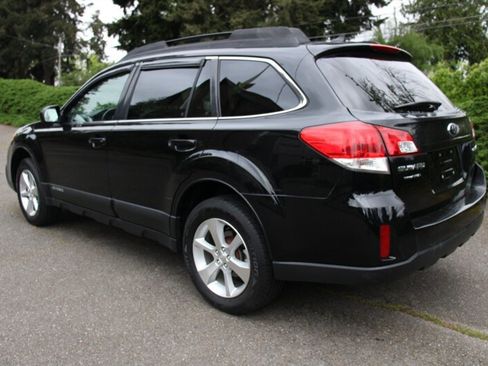Used 2013 Subaru Outback 2.5i Limited w/ Moonroof Pkg AWD/4WD image 4