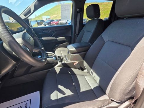 Used 2024 Chevrolet Colorado Trail Boss w/ LPO, Dark Essentials Package AWD/4WD image 13