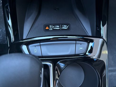 New 2026 Chevrolet Trax LT w/ Sunroof Package image 23