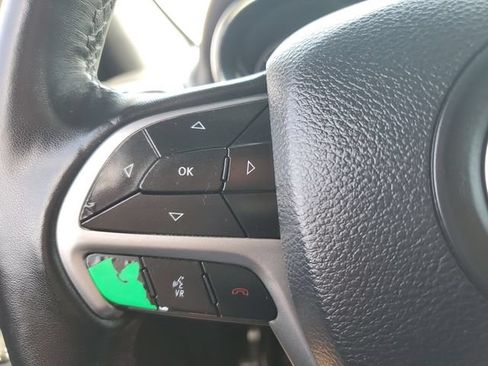 Used 2020 Jeep Grand Cherokee Altitude RWD image 12